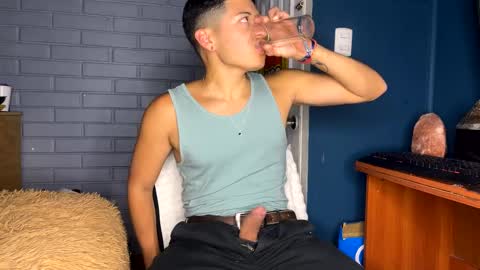 Snapshot of luchosaando chatting on December 20, 2024, 2:30 am Felipe online show from December 20, 2024, 2:30 am