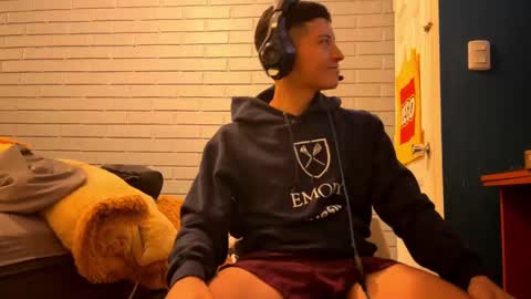 Snapshot of luchosaando chatting on December 27, 2024, 2:25 am Felipe online show from December 27, 2024, 2:25 am