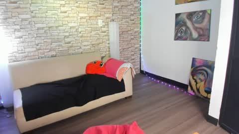 Snapshot of lucia_amores chatting on March 5, 2025, 9:16 am Luci online show from March 5, 2025, 9:16 am