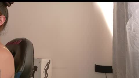 lucia_evans21 online show from April 13, 2026, 8:47 pm