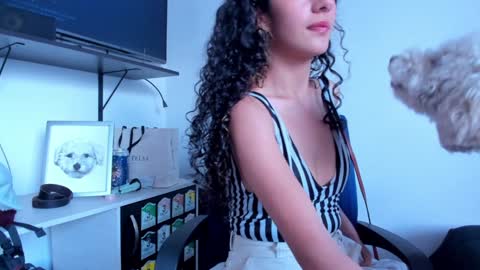 Snapshot of lucia_fuster chatting on January 17, 2025, 10:12 pm Lucia online show from January 17, 2025, 10:12 pm