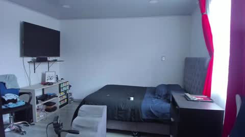 Snapshot of lucia_fuster chatting on January 28, 2025, 4:30 pm Lucia online show from January 28, 2025, 4:30 pm