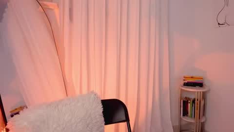 Lucia online show from February 1, 2025, 9:51 pm