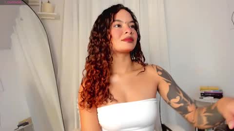 Lucia online show from March 6, 2025, 7:54 pm