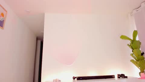 Lucia online show from October 12, 2025, 5:01 pm