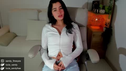 Snapshot of lucia_sandy chatting on October 22, 2025, 10:53 pm Lu Intagramsandy fireeyes online show from October 22, 2025, 10:53 pm