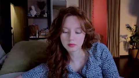 Snapshot of luciacoy chatting on October 28, 2025, 6:21 pm Lucia online show from October 28, 2025, 6:21 pm