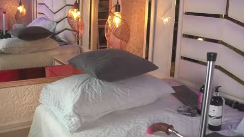 luciana_agudelo online show from June 6, 2026, 7:29 pm