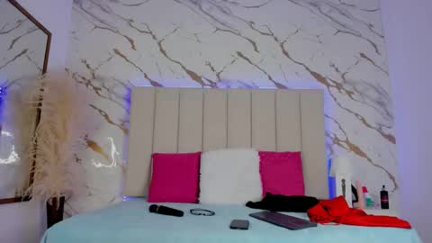 luciana_brown_ online show from November 4, 2025, 8:19 pm