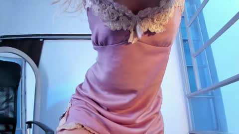 Luciana Evans online show from October 23, 2025, 3:00 pm