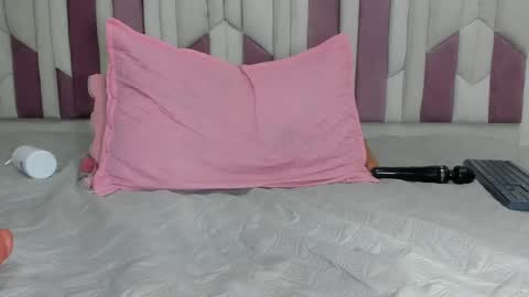 instagram luciana417  online show from March 1, 2025, 9:18 am