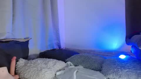 Snapshot of lucie_petite chatting on January 11, 2025, 9:46 pm Lucie - online show from January 11, 2025, 9:46 pm