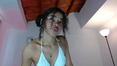 Snapshot of lucie_petite chatting on January 14, 2025, 8:15 pm Lucie - online show from January 14, 2025, 8:15 pm