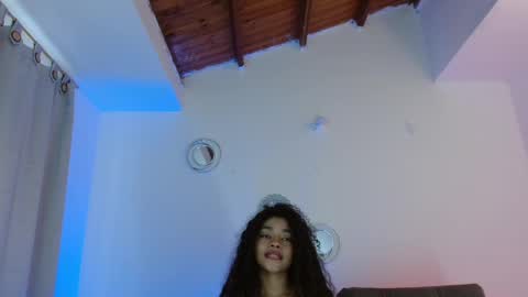 Snapshot of lucie_petite chatting on January 24, 2025, 9:58 pm Lucie - online show from January 24, 2025, 9:58 pm