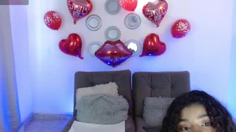 Snapshot of lucie_petite chatting on February 12, 2025, 7:02 pm Lucie - online show from February 12, 2025, 7:02 pm
