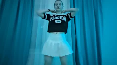 Monika online show from November 19, 2025, 8:20 pm