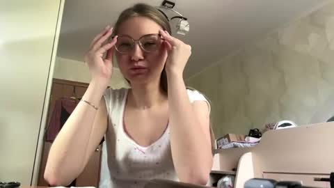 Snapshot of lucindascercy chatting on May 28, 2026, 6:21 am Maya online show from May 28, 2026, 6:21 am