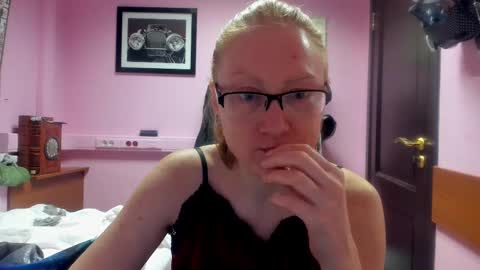 lucky_licky20 online show from February 27, 2025, 3:47 am