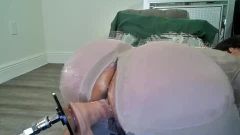Snapshot of luckycleo chatting on March 2, 2026, 2:46 pm Cleo online show from March 2, 2026, 2:46 pm