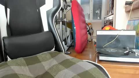 Snapshot of luckydrakex chatting on December 19, 2025, 10:22 am Lucky online show from December 19, 2025, 10:22 am