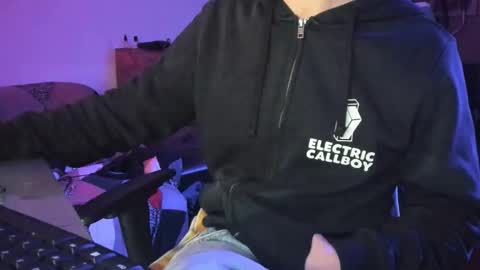 Snapshot of luckydrakex chatting on February 27, 2026, 10:21 pm Lucky online show from February 27, 2026, 10:21 pm