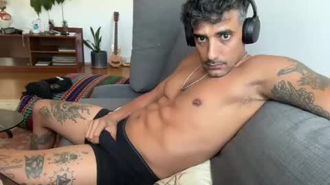 luckyhorse3 online show from September 15, 2025, 1:33 pm