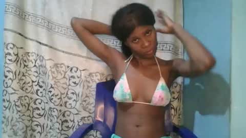 Snapshot of luckymadequeen chatting on April 2, 2026, 11:02 pm Gloria online show from April 2, 2026, 11:02 pm
