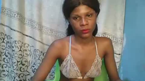 Snapshot of luckymadequeen chatting on April 21, 2026, 1:42 am Gloria online show from April 21, 2026, 1:42 am