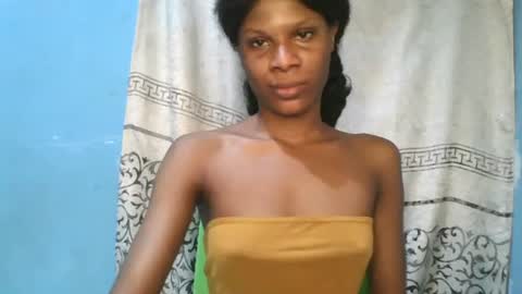 Snapshot of luckymadequeen chatting on April 29, 2026, 10:05 pm Gloria online show from April 29, 2026, 10:05 pm