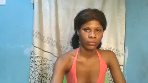 Snapshot of luckymadequeen chatting on May 2, 2026, 12:15 am Gloria online show from May 2, 2026, 12:15 am