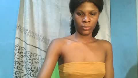 Snapshot of luckymadequeen chatting on May 3, 2026, 10:49 pm Gloria online show from May 3, 2026, 10:49 pm