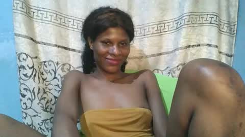 Snapshot of luckymadequeen chatting on May 18, 2026, 4:07 am Gloria online show from May 18, 2026, 4:07 am