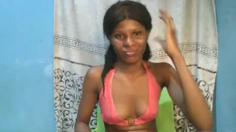 Snapshot of luckymadequeen chatting on May 18, 2026, 10:59 pm Gloria online show from May 18, 2026, 10:59 pm