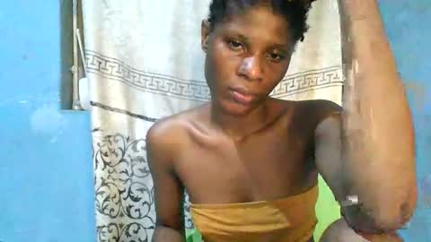 Snapshot of luckymadequeen chatting on May 24, 2026, 10:37 pm Gloria online show from May 24, 2026, 10:37 pm