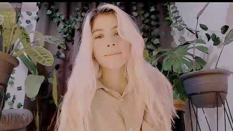 luckysapphire777 online show from October 26, 2025, 12:22 pm