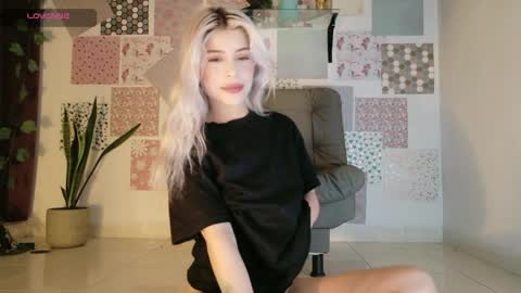 Snapshot of luckysapphire777 chatting on April 2, 2026, 10:24 am luckysapphire777 online show from April 2, 2026, 10:24 am