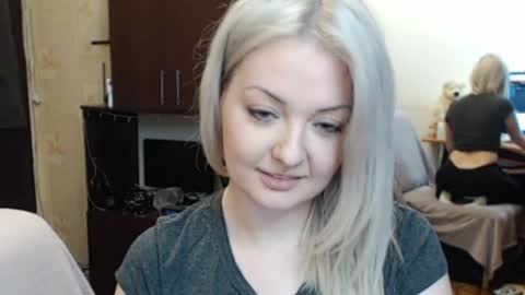 Snapshot of luckyshotgirl chatting on April 6, 2026, 1:01 pm LuckyShot online show from April 6, 2026, 1:01 pm