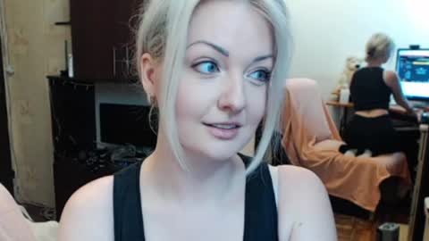 Snapshot of luckyshotgirl chatting on April 13, 2026, 2:00 pm LuckyShot online show from April 13, 2026, 2:00 pm