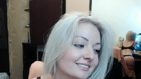 Snapshot of luckyshotgirl chatting on May 9, 2026, 3:39 pm LuckyShot online show from May 9, 2026, 3:39 pm