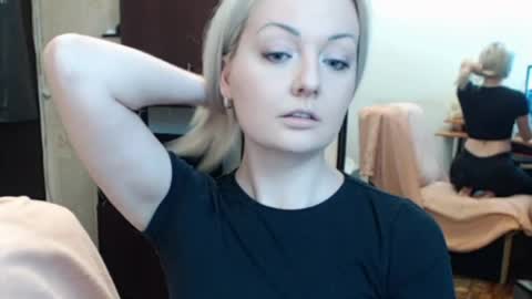 Snapshot of luckyshotgirl chatting on May 31, 2026, 6:04 pm LuckyShot online show from May 31, 2026, 6:04 pm
