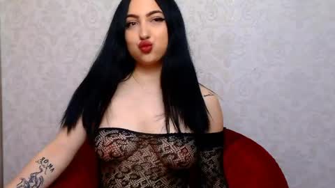 Snapshot of luckyymia chatting on May 29, 2026, 5:33 pm Mia online show from May 29, 2026, 5:33 pm