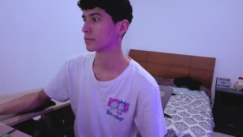 Lu Independent Model online show from April 5, 2026, 11:35 pm