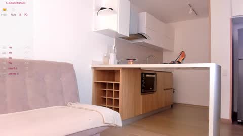 Snapshot of lucy__77 chatting on October 21, 2025, 4:41 pm Hello my name is Lucy nice to meet you thumb up is important for me kisses online show from October 21, 2025, 4:41 pm