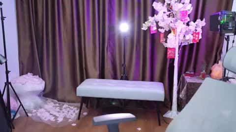 Snapshot of lucy__bb chatting on October 14, 2025, 1:28 am Lucy online show from October 14, 2025, 1:28 am