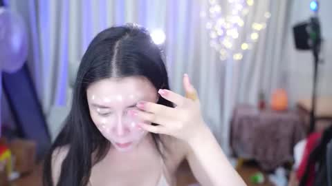 Snapshot of lucy__bb chatting on December 23, 2025, 1:36 am Lucy online show from December 23, 2025, 1:36 am