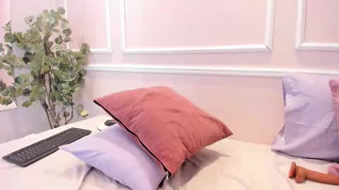 lucy_canel online show from January 8, 2026, 7:27 pm