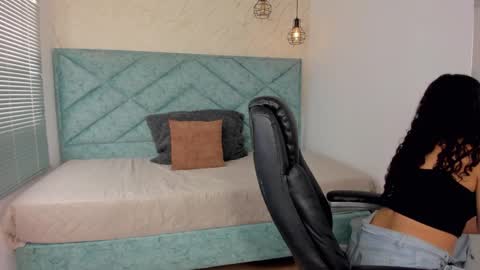 Lucy Greys online show from February 6, 2026, 6:33 pm