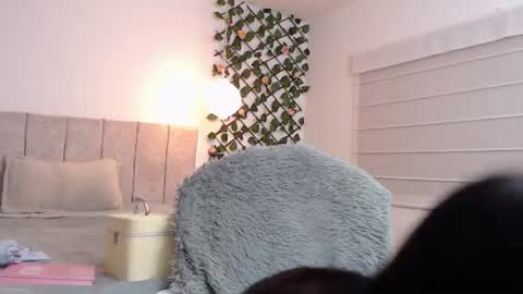 Snapshot of lucy_joi chatting on July 11, 2026, 4:37 am Luciana online show from July 11, 2026, 4:37 am