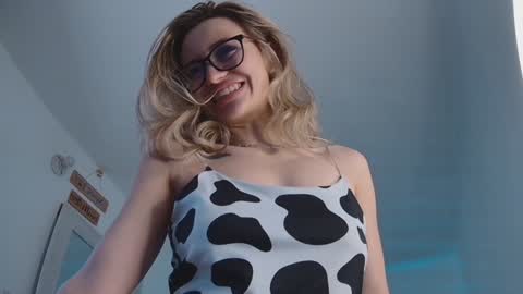 Snapshot of lucy_priincess chatting on December 5, 2024, 12:52 am lucy online show from December 5, 2024, 12:52 am