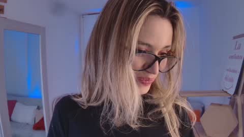 Snapshot of lucy_priincess chatting on January 25, 2025, 6:01 am lucy online show from January 25, 2025, 6:01 am